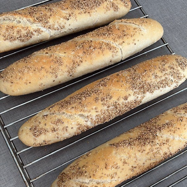 Zuurdesem stokbrood met sesam