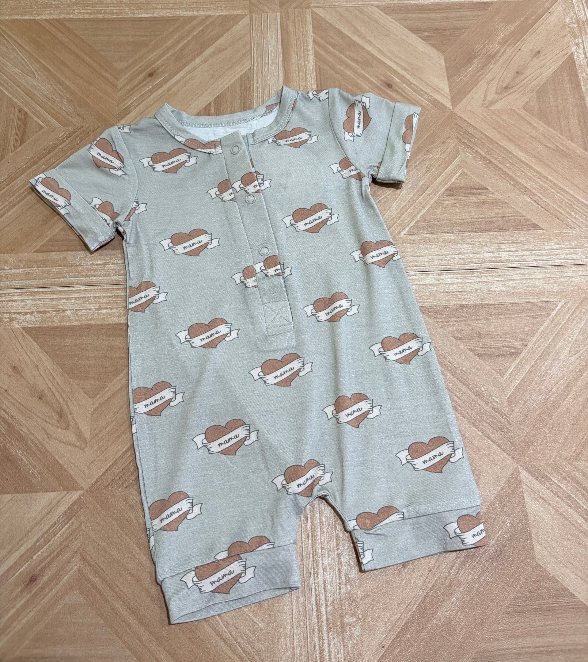 Mama's boy/girl Button Shortie