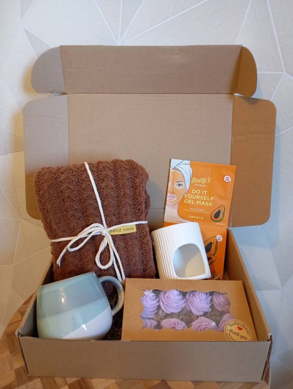 ladies giftbox + sieraad kado erbij!