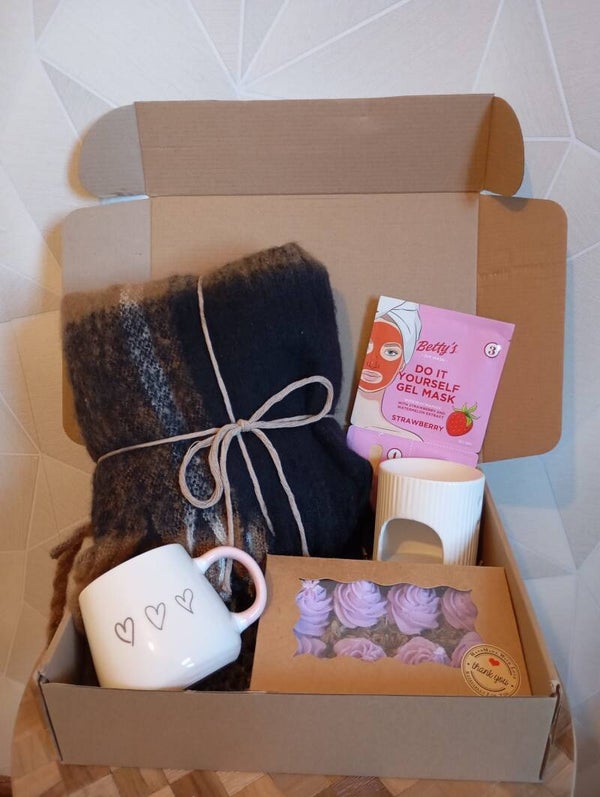 Ladies giftbox + sieraad kado erbij!