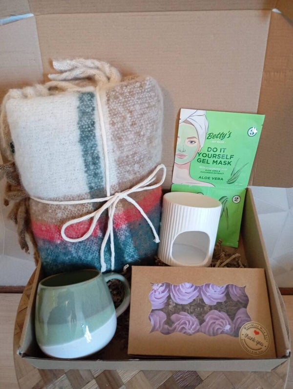 ladies giftbox + sieraad kado erbij!