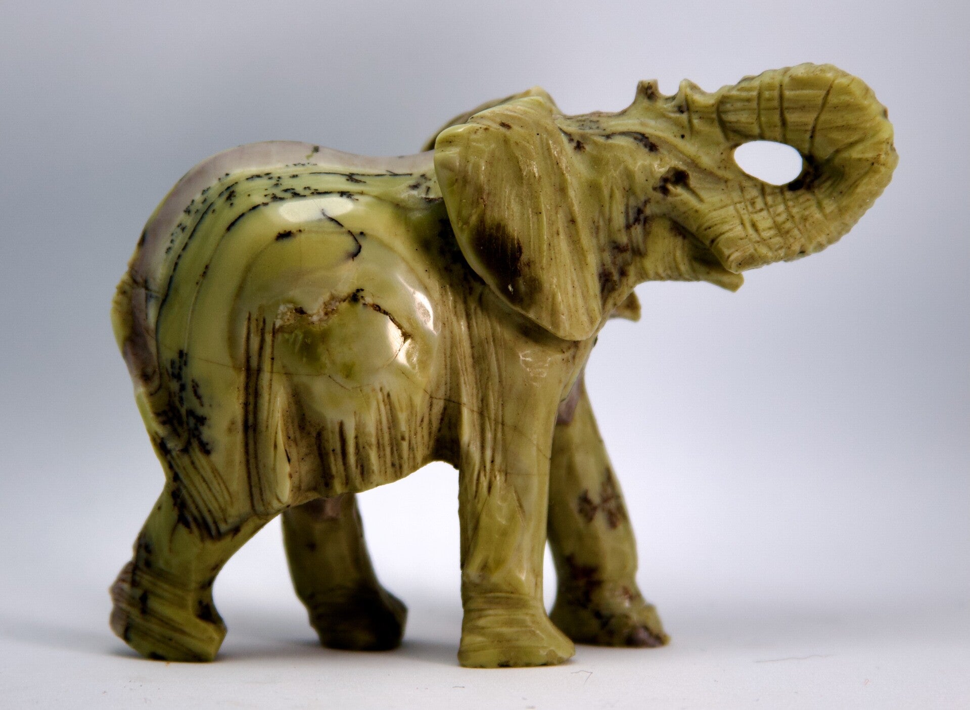 🐘🤍✨ Butter Jade Elephant – Zimbabwe