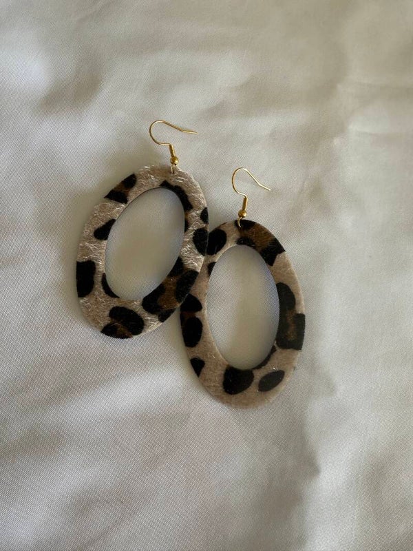Oorbellen goud panter