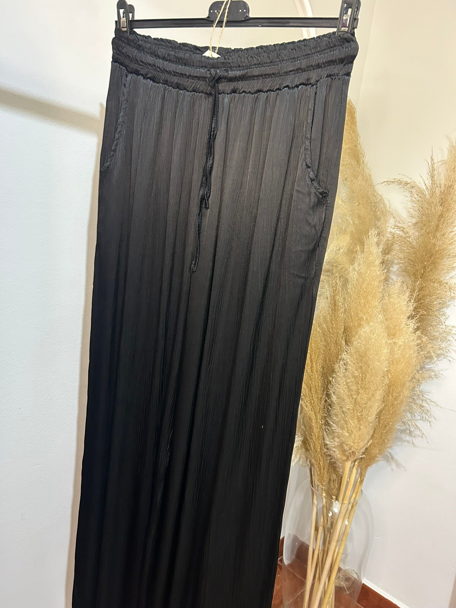 PANTALÓN SATÉN PLISADO