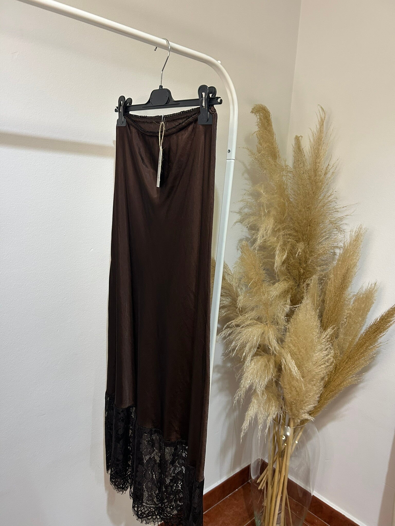 FALDA SATÉN ENCAJE MARRÓN