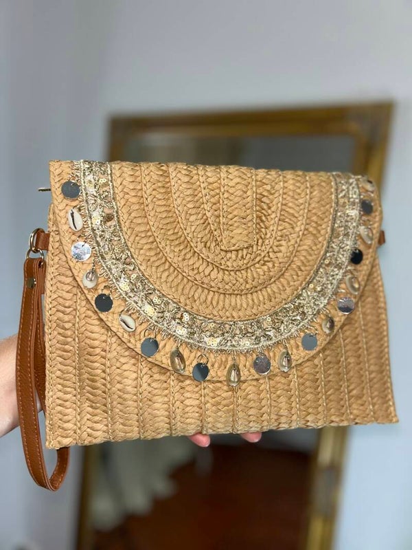 BOLSO DE MANO CAMEL / LENTEJUELAS