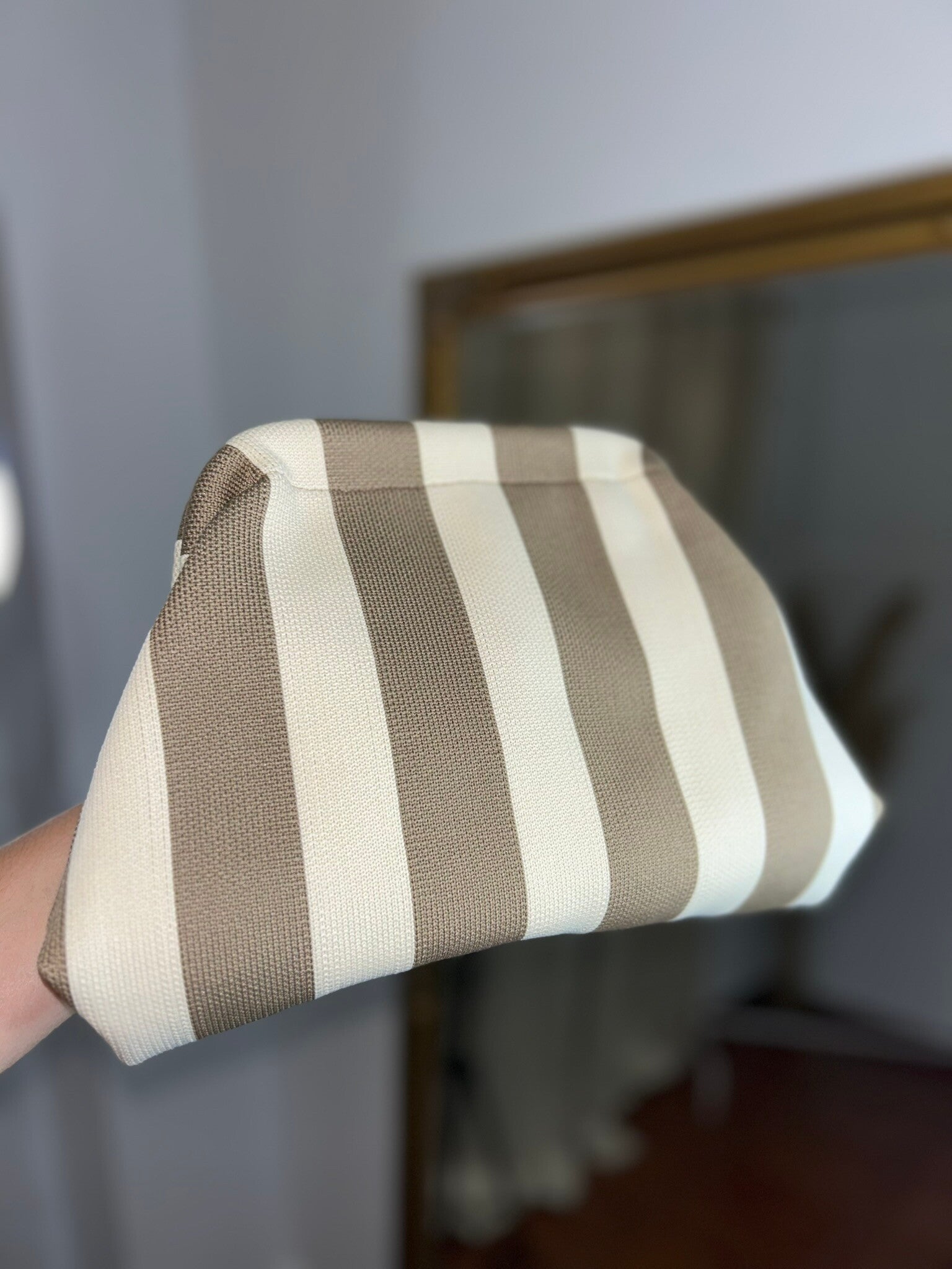 BOLSO DE RAYAS TOPO / BEIGE