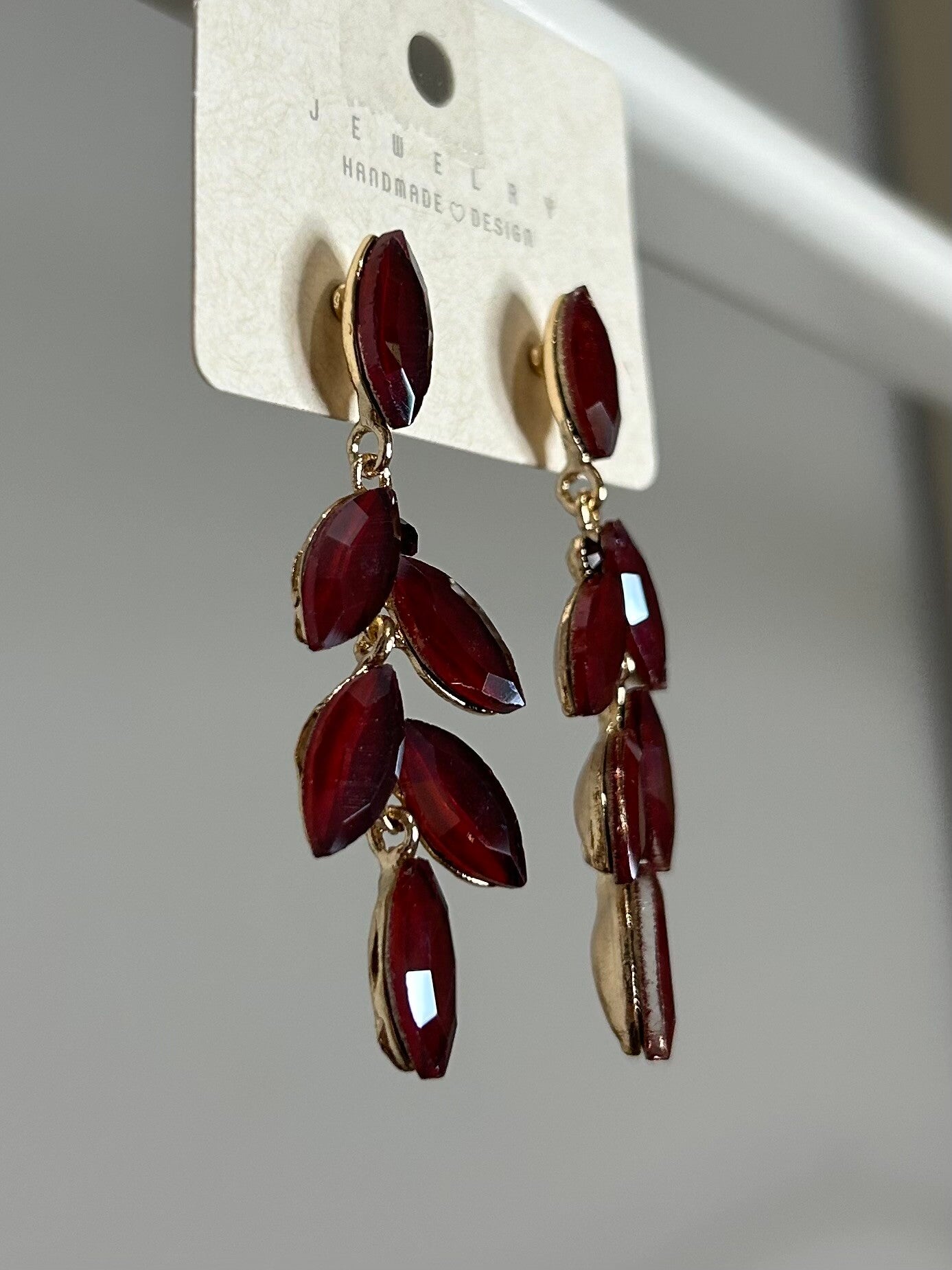 PENDIENTES HOJAS BURDEOS
