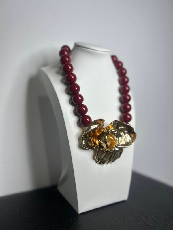 COLLAR FLOR BURDEOS