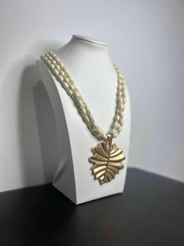 COLLAR HOJA DORADA
