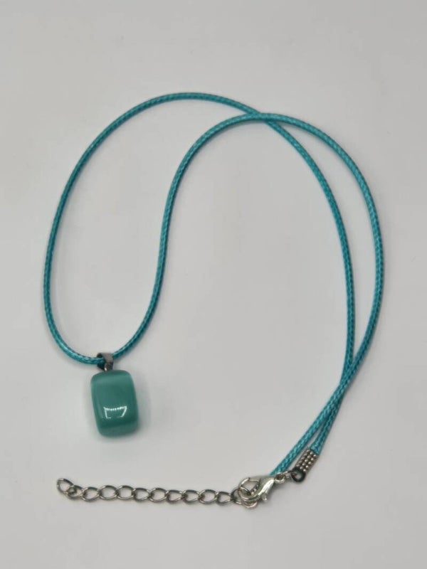 Natuurstenen hanger met veterketting