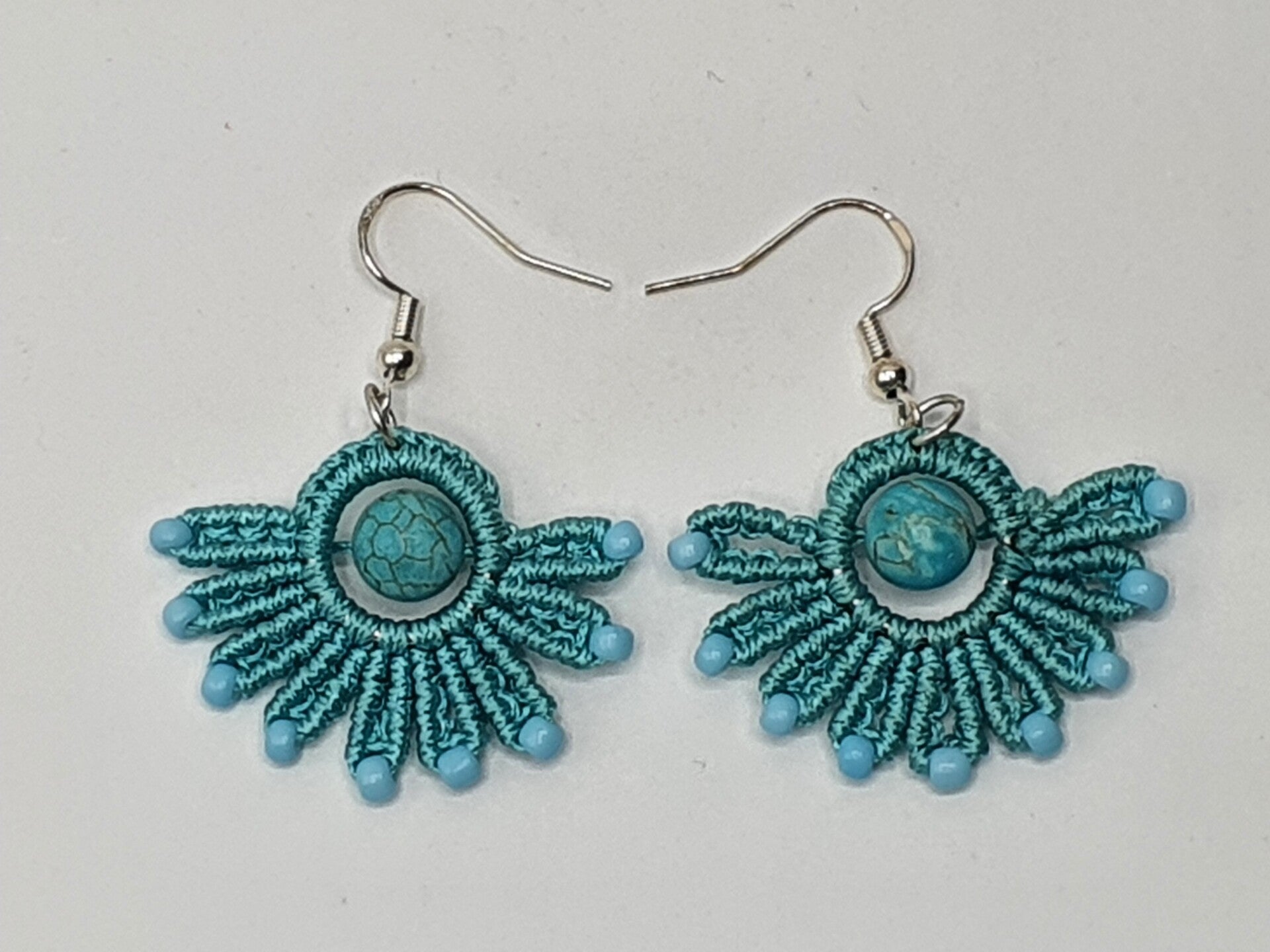 Lotus oorbellen - micro macramé