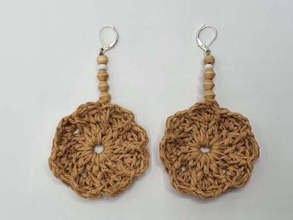 Raffia bloem oorbellen