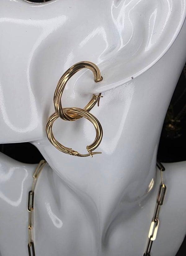 Argollas estilo torcidas lisas elegantes en Oro 10k