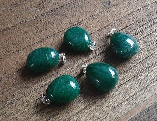 Fuchsiet hangers donker