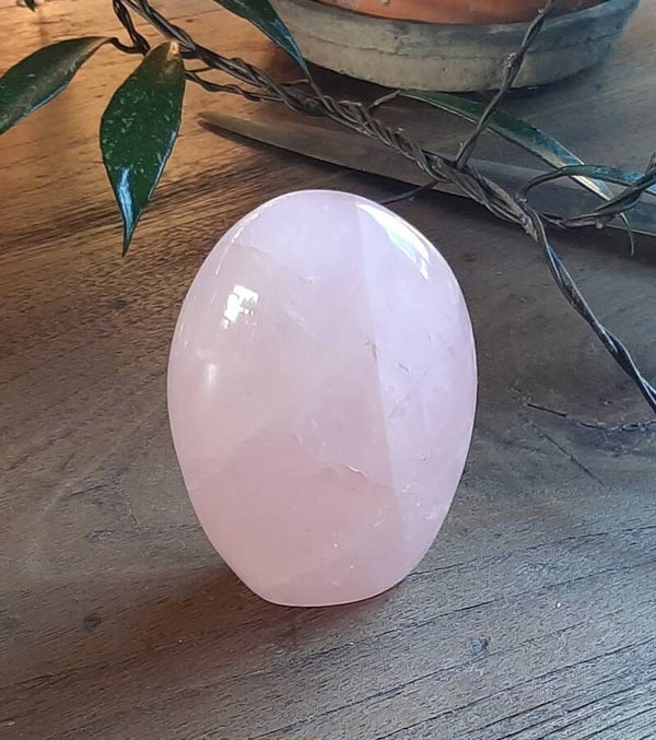 Rozenkwarts sculptuur 2