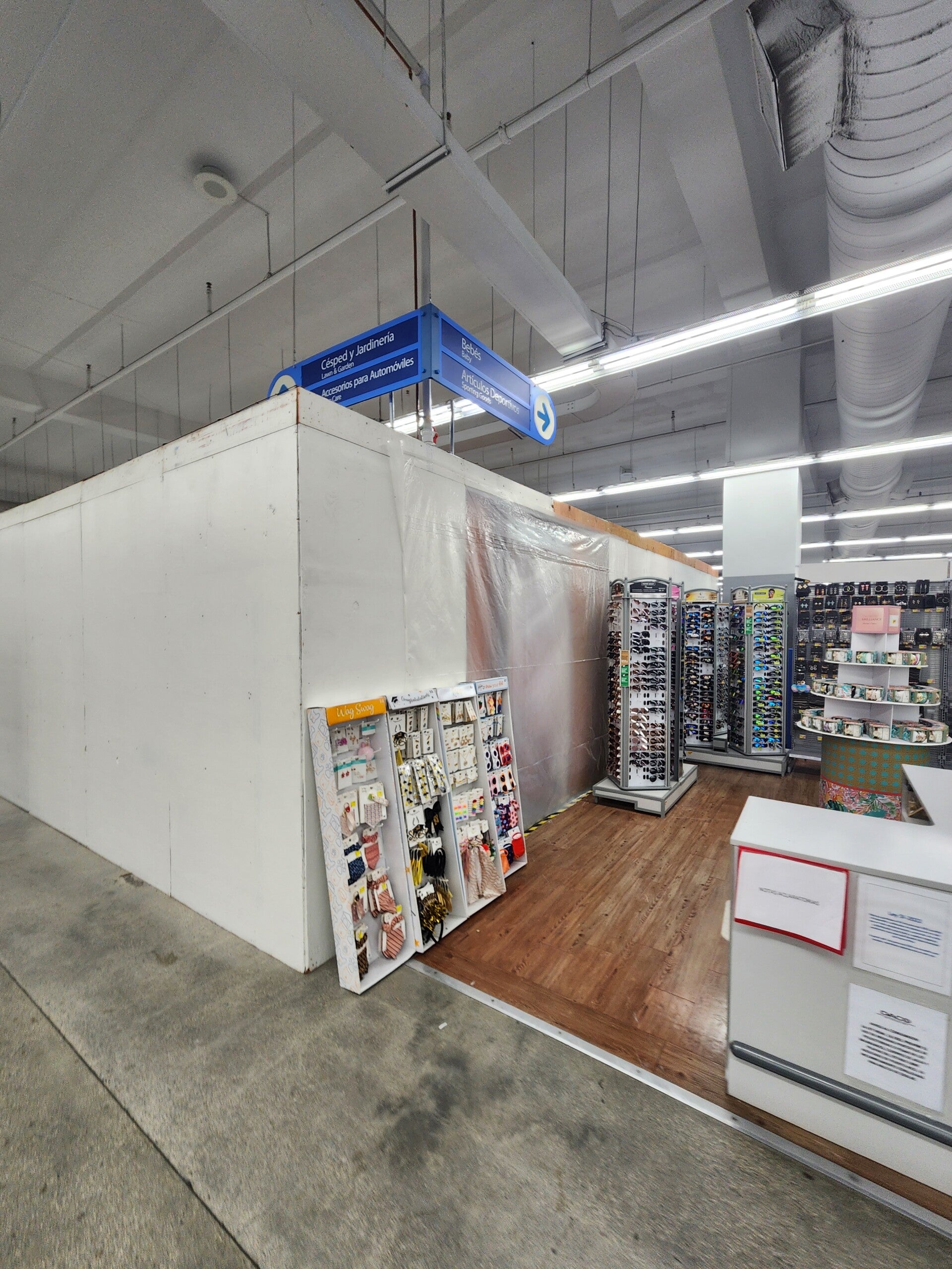 Finished drywall walls for a retail interior buildout