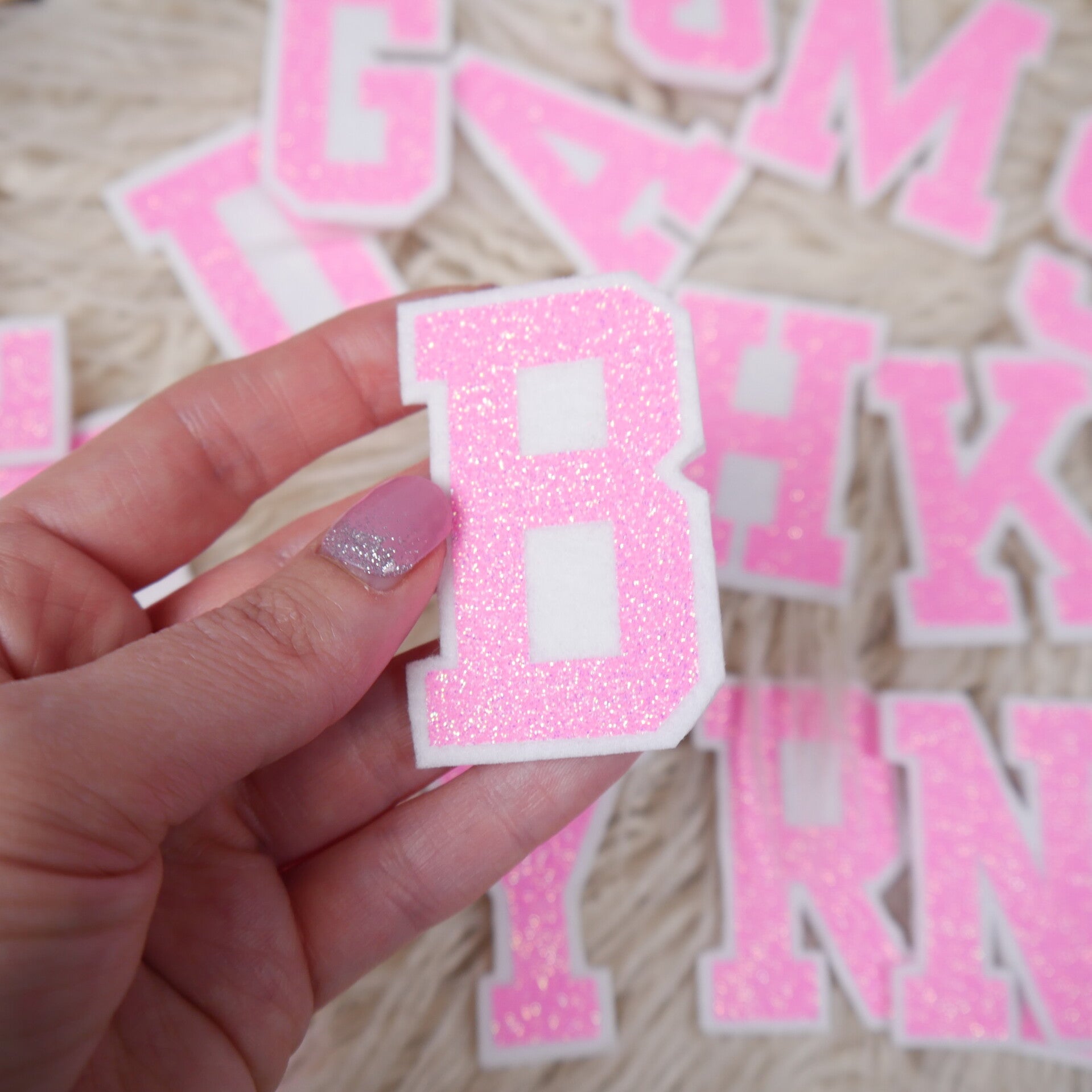 3D Glitzer Buchstabe im College Stil  - Neon Pink