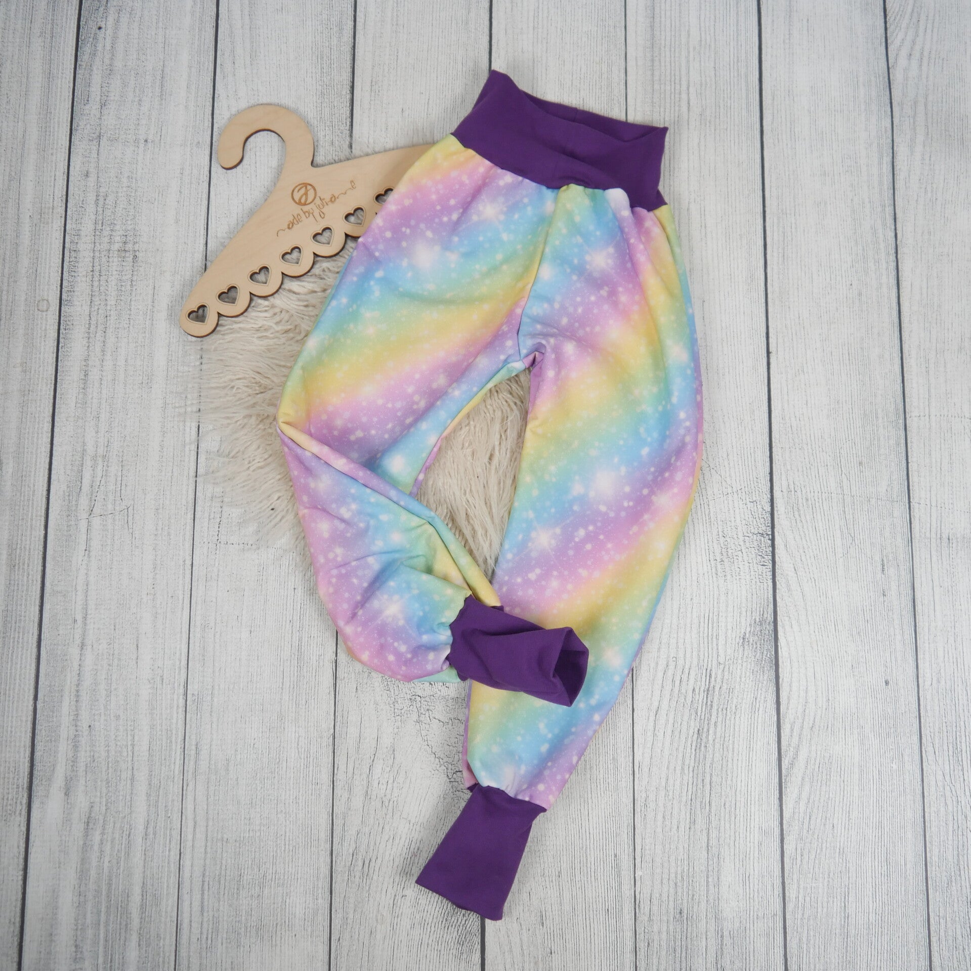 Gr. 110/116 Matschhose Regenbogen Glitzer