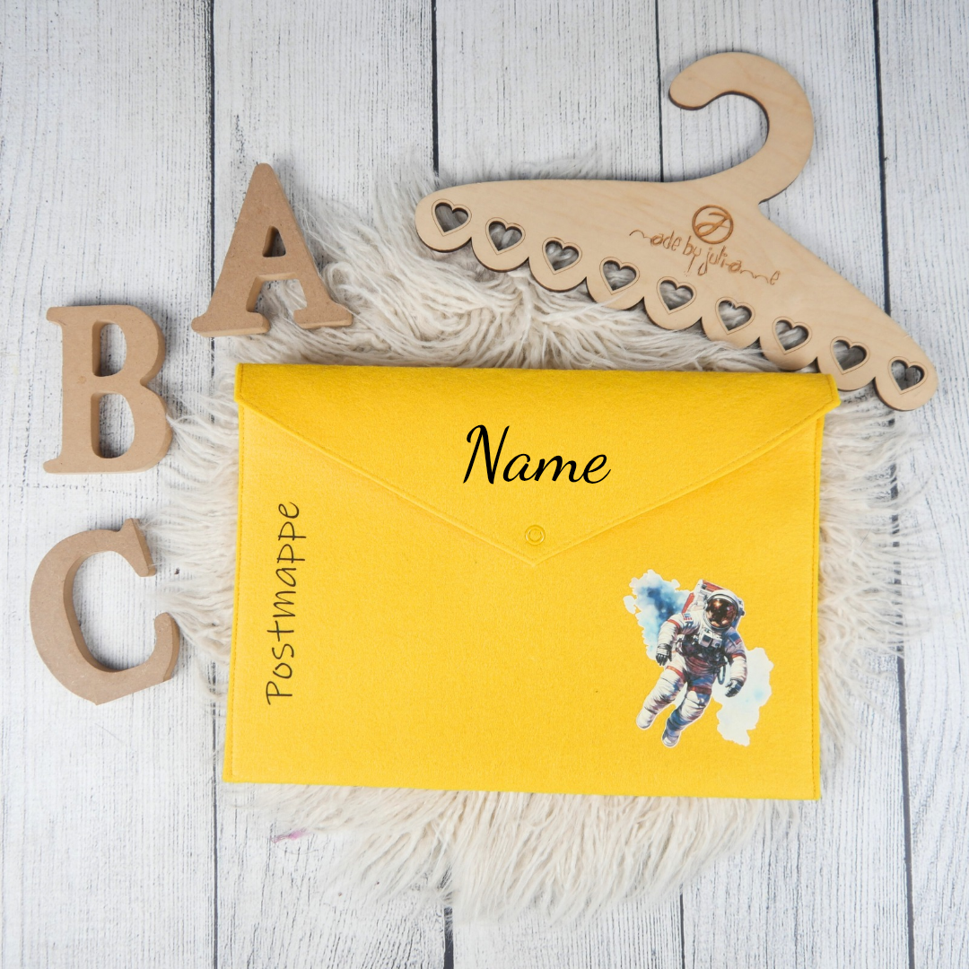 POSTMAPPE GELB  -Astronaut- personalisiert