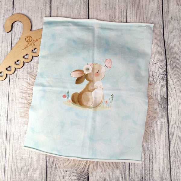 ABVERKAUF - STOFF 195 40x50cm Panel Hase mit Schmetterling