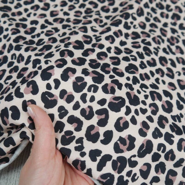 Sommersweat Leoparden Muster auf Beige