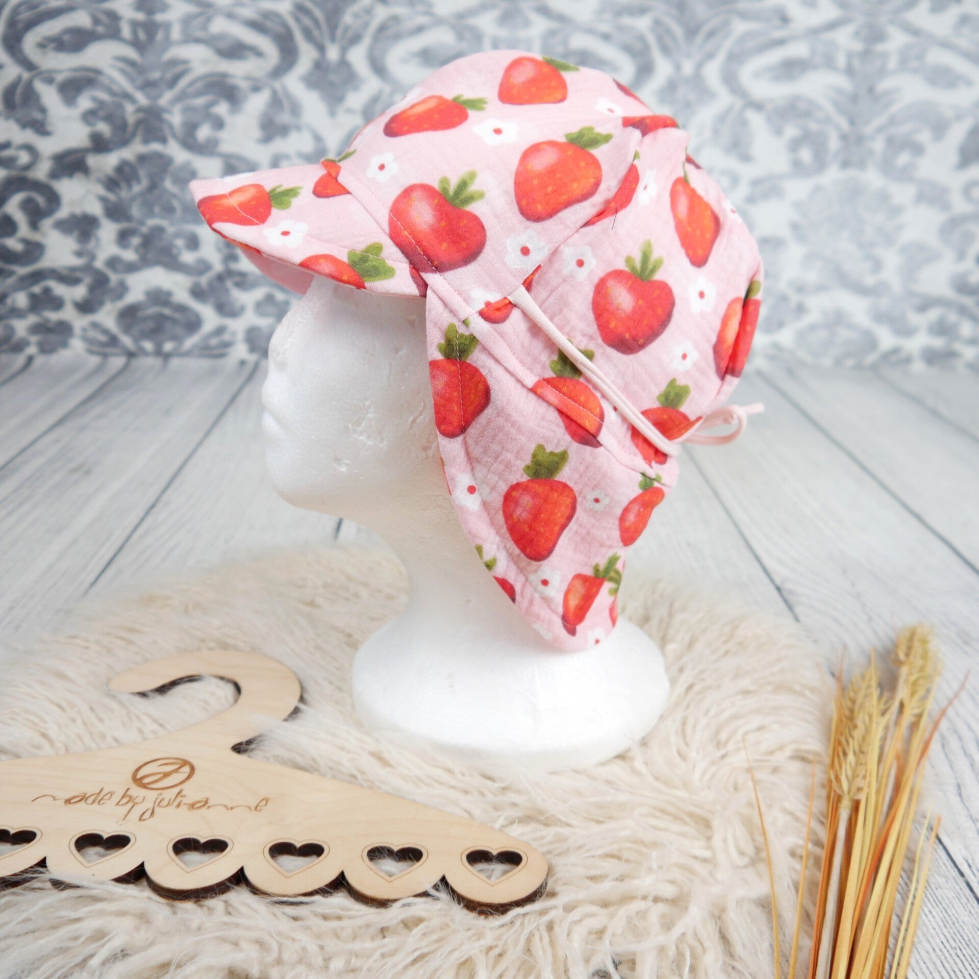 KU 49-52 Sommermütze ONNI Musselin Erdbeeren