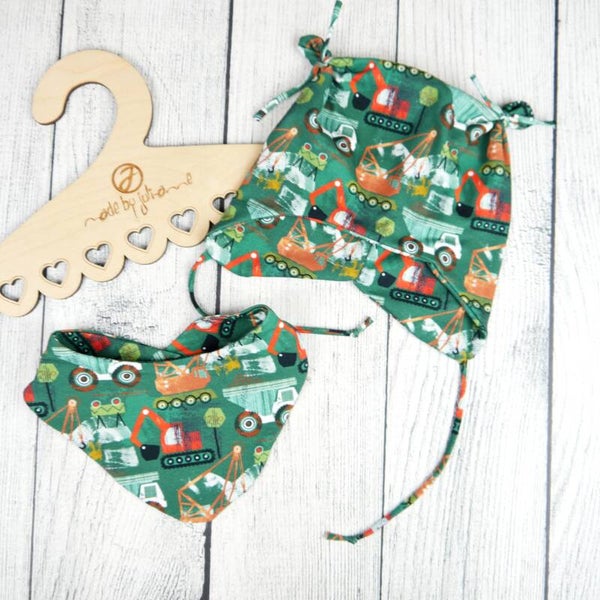 Set: Öhrchen Mütze & Halstuch Baufharzeuge Grün