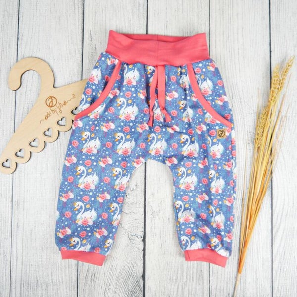 kurze Baggypants Jeanslook Schwäne