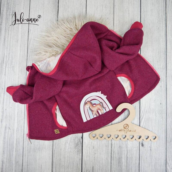 Walk Jacke Himbeer Pink mit Regenbogen Pferd