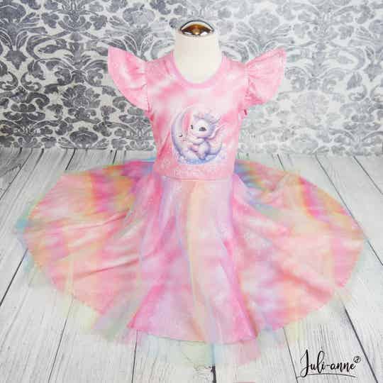Drehkleid - Drache auf Mond Tüll Glitzer Regenbogen