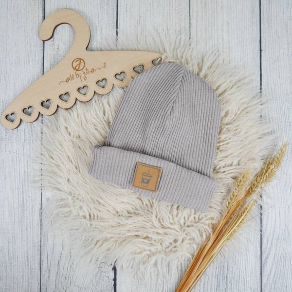 KU 54-59 Hipster Beanie Grobstrick Taupe   - Klett Wunschlabel