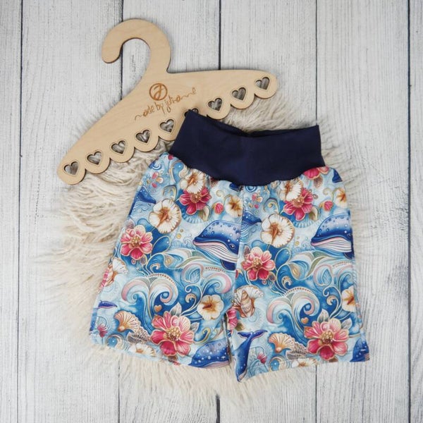122 Sommershorts Kurz Wale & Hibiskus