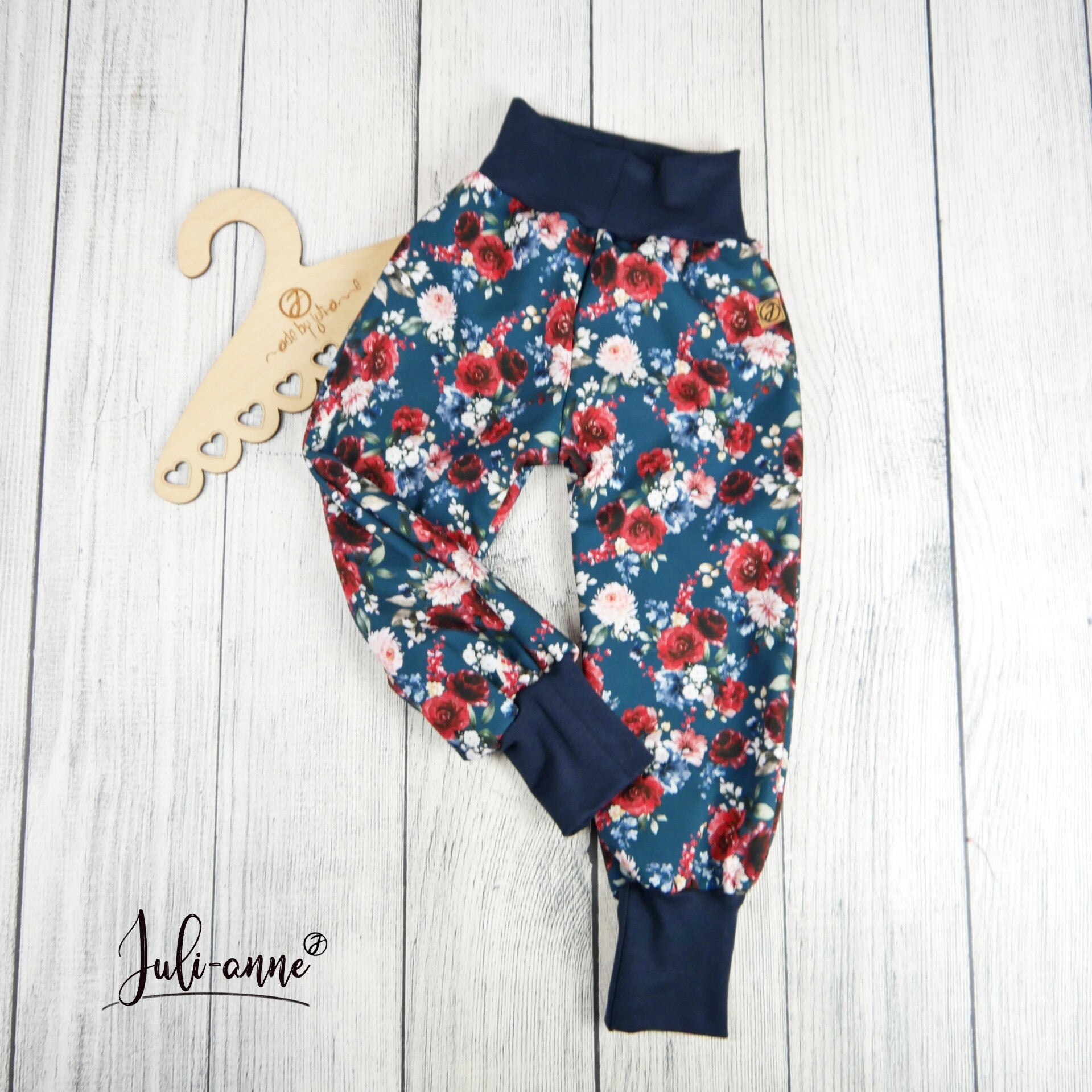 122/128 Matschhose Softshell Blumen auf Petrol