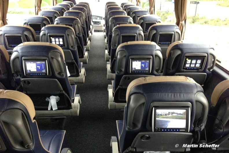 De ruime stoelen in de excellent bus