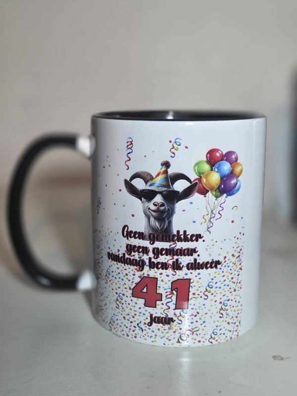 🐐 Mok  Geen gemekker, geen gemaar… Vandaag ben ik {LEEFTIJD} jaar!