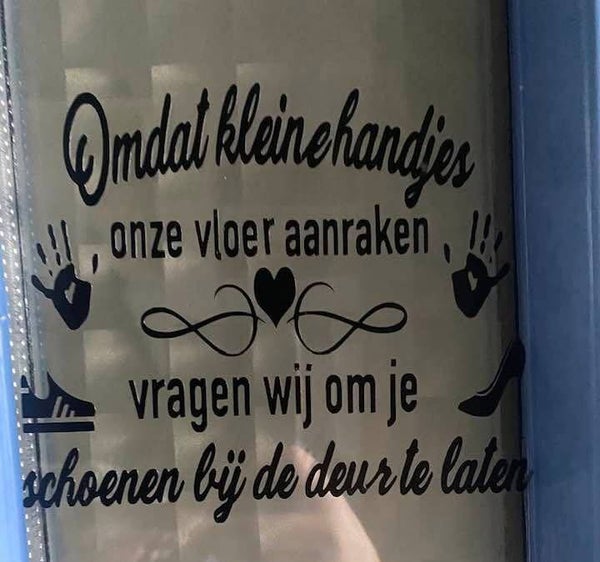 Sticker “Houd de vloer schoon voor kleine handjes”