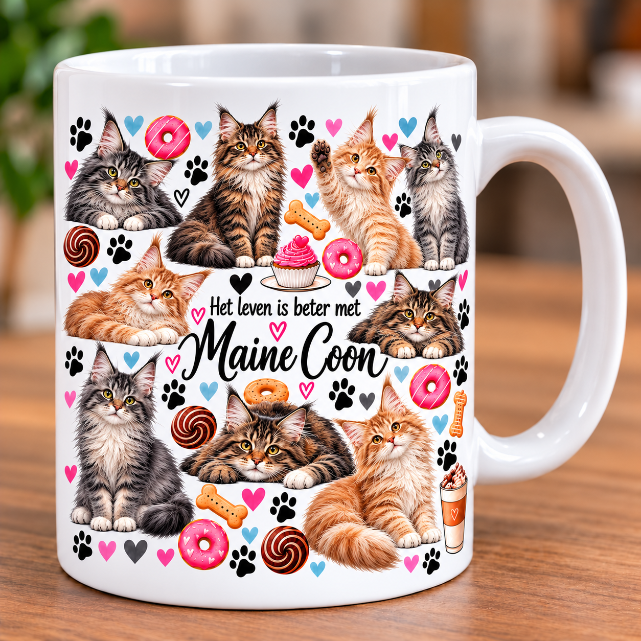Witte mok met schattige Maine coon