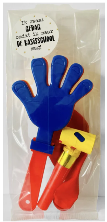 Ik zwaai omdat ik naar de basisschool mag