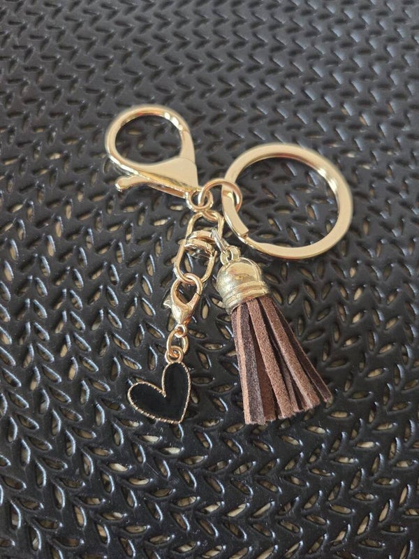 Sleutelhanger met Bruin kwastje & hartje 💖