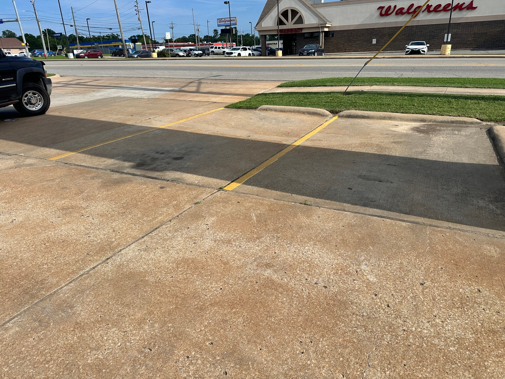 parking_lot_striping_broken_arrow_ok_fellers_auto_specialists_h-h_striping_llc-2-standard.jpg