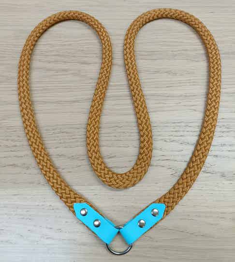 Neckrope camel met turquoise Biothane afwerking - maat M