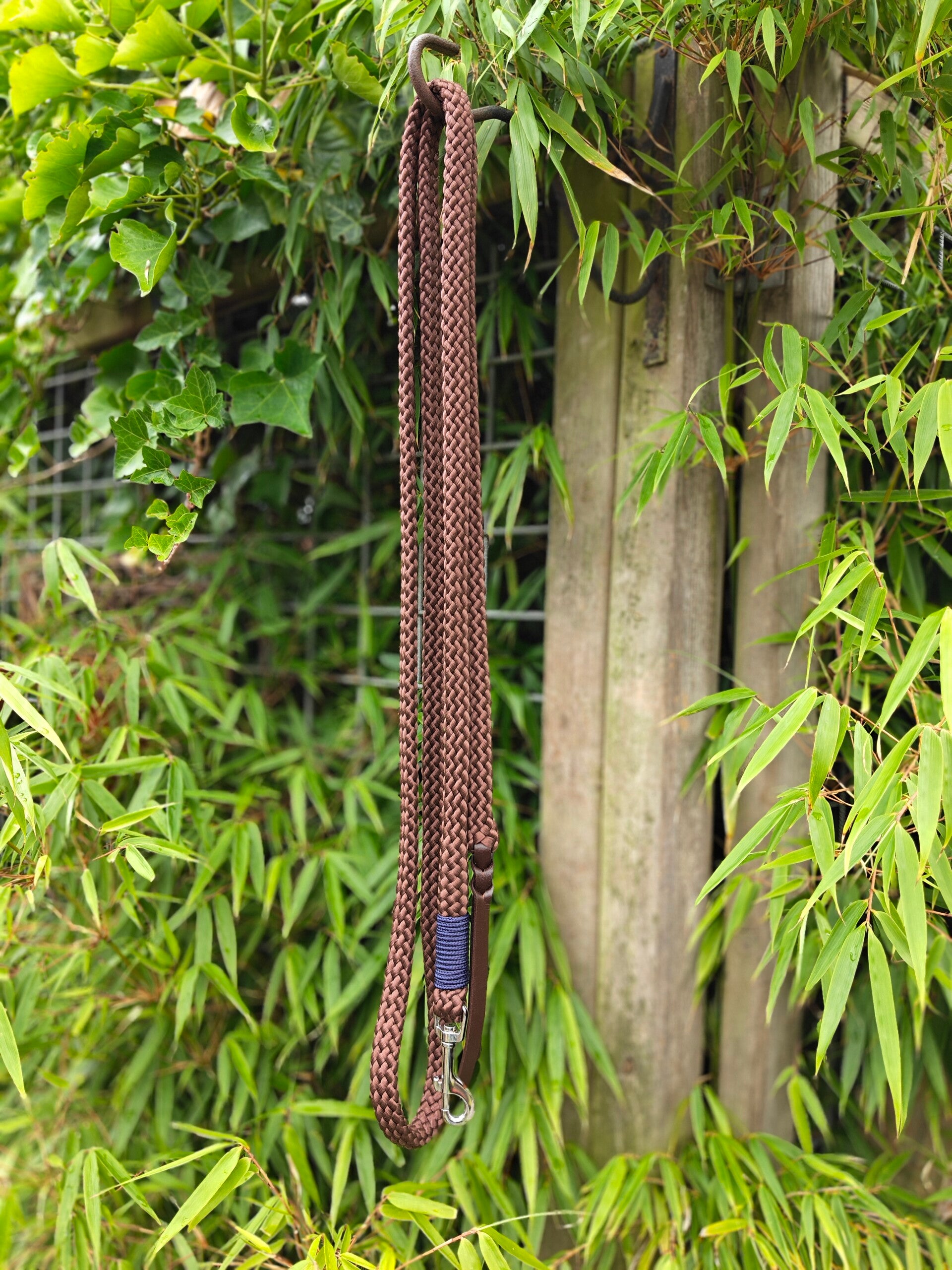 GRAB & GO - Halstertouw kastanjebruin met marineblauw - +/- 2.50m