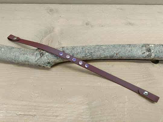 READY TO GO - frontriem met roze & paarse steentjes 38 cm (past om 16mm. breed Biothane of leer)