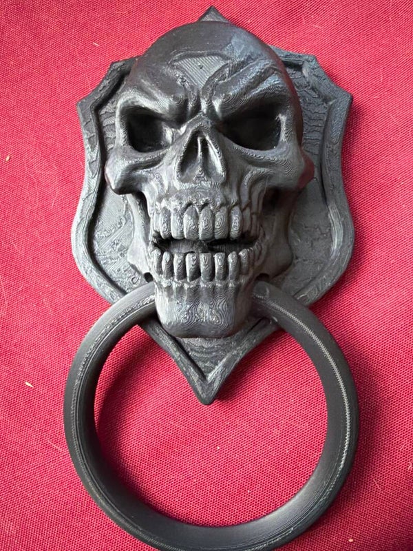 Türklopfer Totenkopfdesign