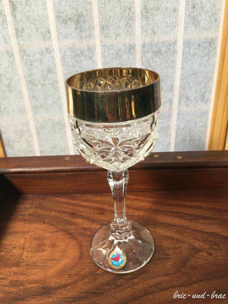 Neuwertige, farblose Bleikristallgläser aus dem Hause Hofbauer mit Goldrand im Originalkarton und unbenutzt, alle haben den Original Hofbauer Emblem/Aufkleber. Die Gläser sind vermutlich Anfang 80er Jahre, somit wären sie handgefertigt und handgeschliffen