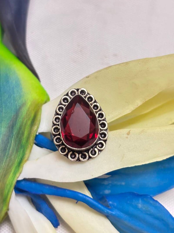 Bague en argent sterling 925 poinçonnée et Pierre grenat Rouge en goutte, style ethnique/vintage