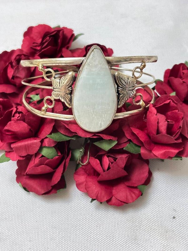 Bracelet manchette ajustable en argent sterling 925 poinçonné Pierre de Lune et papillon