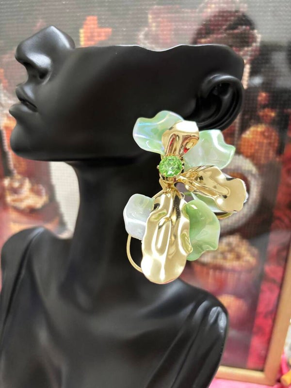 Sublimes boucles d’oreilles florale dorée et vert opalin acier inoxydable