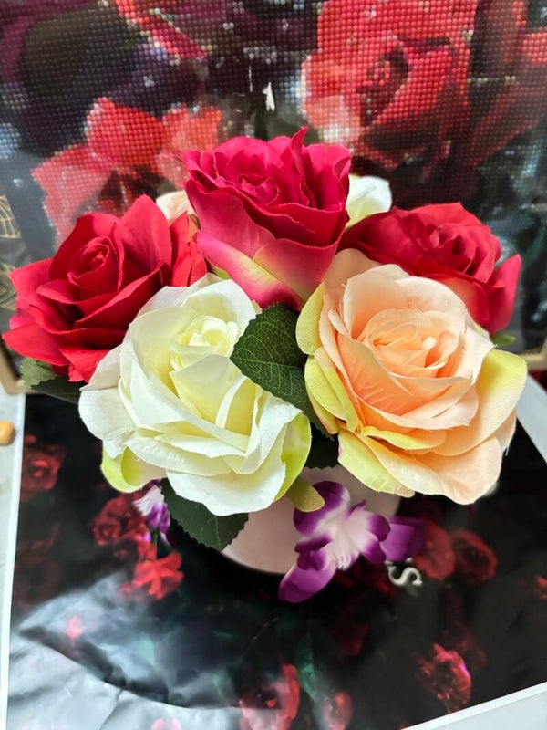 Composition florale, funéraire bouquet de roses élégant